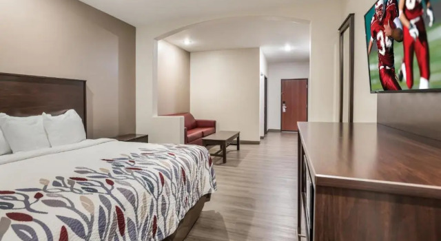 Люкс Red Roof Inn & Suites Lake Charles