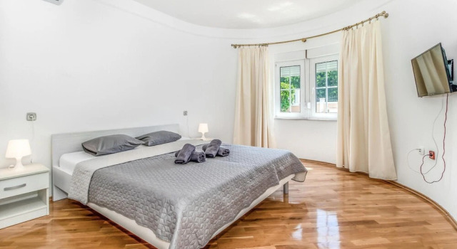 Nice Home in Dramalj With Wifi and 7 Bedrooms, Забронировать Отель Драмаль Приморско-Горанская жупания