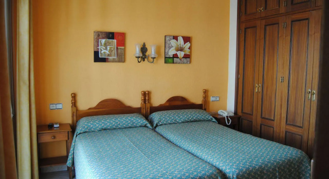 Hostal Italia, Забронировать Отель Отели Фуэнхирола с завтраком, рядом с Пристань Puerto Deportivo de Fuengirola, Завтраки