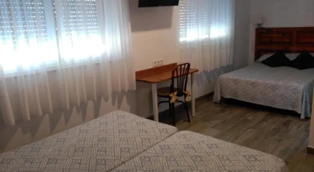 Четырёхместный номер Standard с балконом Nou Casablanca