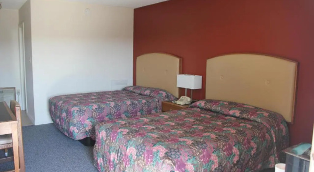 Четырёхместный номер Standard Hastings Inn