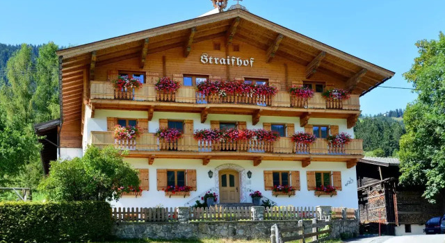 Pension Straifhof, Rezerwuj Hotel Hotele w Tyrol z parkingiem, Parking