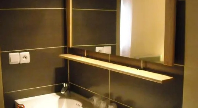 Четырёхместный номер Standard Hôtel Le Médiéval - Parking inclus & accueil vélo