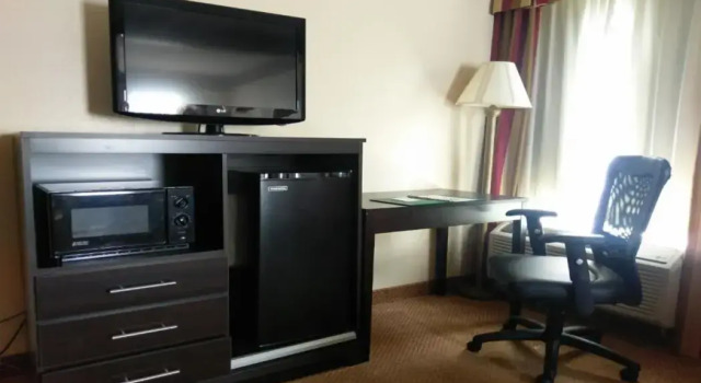 Holiday Inn Express Clemmons, Забронировать Отель Клеммонс Северная Каролина