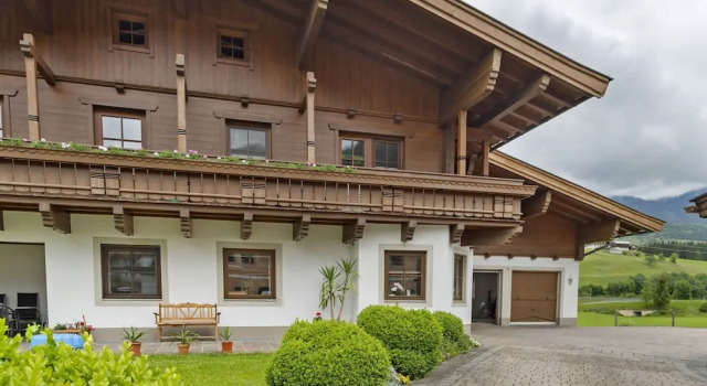 Alluring Holiday Home in Hollersbach im Pinzgau near Skiing