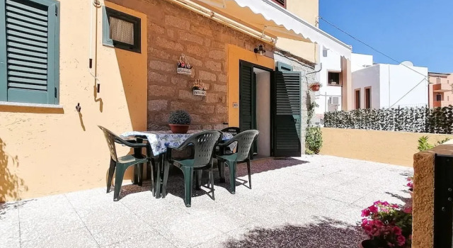 Casa Emilia, Забронировать Отель Отели Санта-Тереза-Галлура 3 звезды, 3*