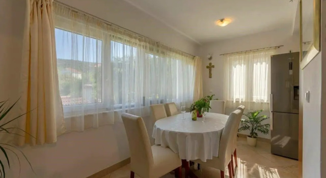 Apartment Nikolina, Забронировать Апартаменты/квартира Винишче Trogir Riviera, рядом с Пляж Купиница