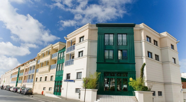 Résidence Pierre & Vacances Centre, Забронировать Отель Отели Ла-Рошель с бассейном, рядом с Отель-де-Виль, Бассейн