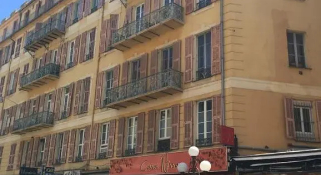2 Bedrooms Appartement In Central Location on the famous Place Massena Nice, Забронировать Апартаменты/квартира Ницца Приморские Альпы, рядом с Набережная Соединенных Штатов