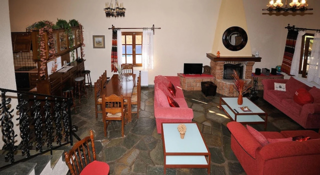 Family Maisonette by the Beach with Pool