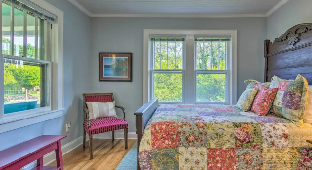 Коттедж Restored Mars Hill Home on 1 Acre: Walk to Town!
