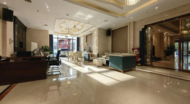 Hanzhong Rongjia International Hotel (Hanjiang Wetland Park Store), Забронировать Отель Отели Ханьчжун с бассейном, Бассейн