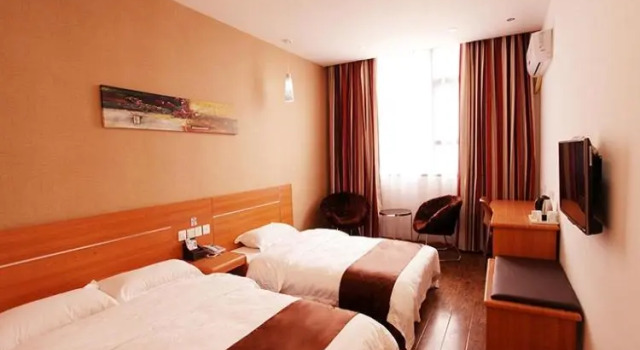 Семейный номер Standard Thank Inn Plus Hotel Xianning Jiayu Yingbin Avenue