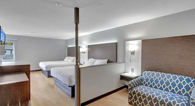 Двухместный полулюкс Days Inn & Suites by Wyndham Niagara Falls/Buffalo