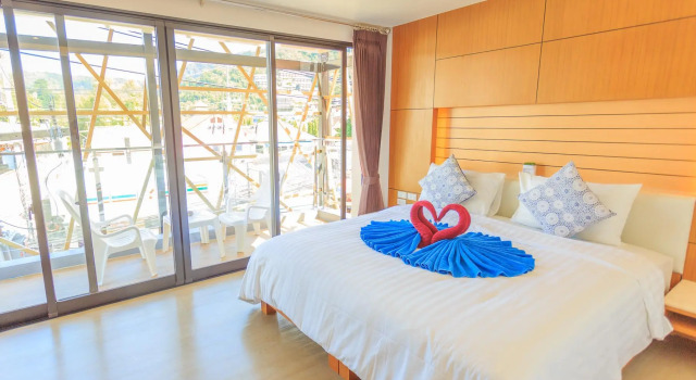 Номер Standard Мансарда с видом на море Room Actually