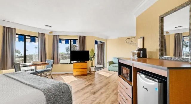 Люкс Travelodge by Wyndham San Clemente Beach