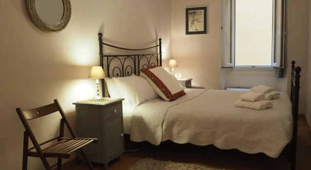 2 Bedroom Apartment Old Town Centre, Забронировать Апартаменты/квартира Ницца Приморские Альпы, рядом с Набережная Соединенных Штатов