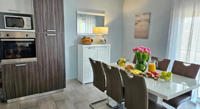 Коттедж с 3 комнатами Guest House Bona Dea - Trogir Area