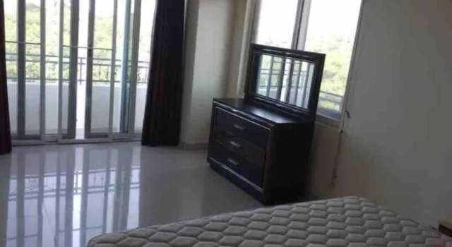 Penthouse with a view, 3 bedr apt with a pool