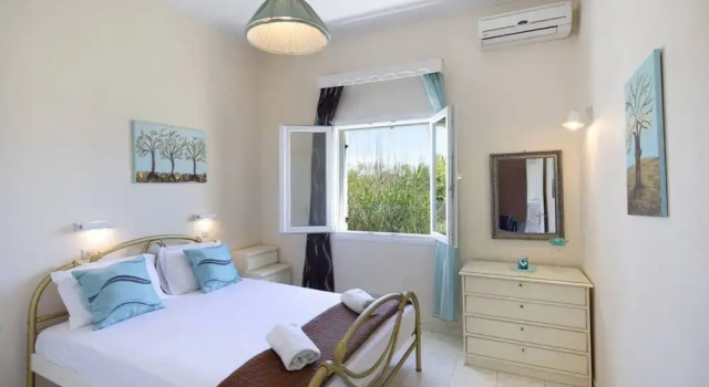 Villa Amorossa Beachfront 3 Bedroom in Roda, Забронировать Вилла Отели периферии Ионических островов с парковкой, Парковка