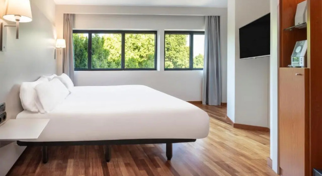 Полулюкс B&B HOTEL Jerez