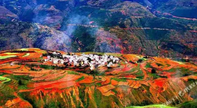 Red Earth Luoxiagou Chunqiu Hotel(昆明红土地落霞沟春秋大酒店), Rezerwuj Hotel Hotele w Kunming z parkingiem, Parking