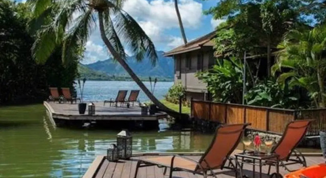 Кровать в общем номере Paradise Bay Resort