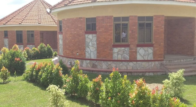 Mango Cottages & Recreation Center, Prenota Bed & breakfast Kampala Uganda