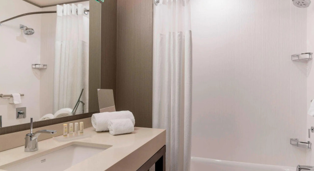 Четырёхместный номер Standard Courtyard by Marriott Waterloo Cedar Falls