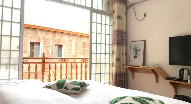 Двухместный номер Standard с балконом Tongfu Inn