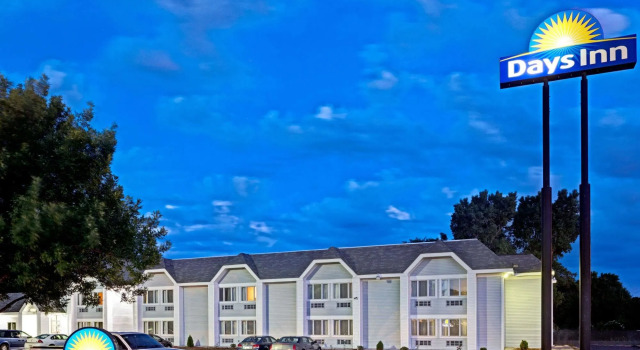 Days Inn Council Bluffs/9th Avenue, Rezerwuj Hotel Hotele w Omaha z parkingiem, Parking