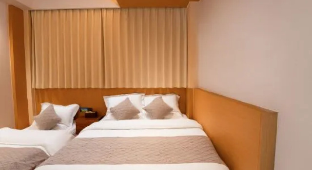 Семейный люкс с видом на бассейн Floral Hotel · MiLin ChunHuan Hotel