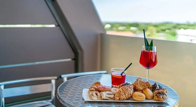 Полулюкс Hotel Alexander