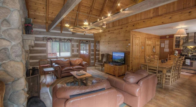 River Rock Retreat by Lake Tahoe Accommodations, Забронировать Отель Саут-Лейк-Тахо South Lake Tahoe Area, рядом с Канатная дорога Эриал-Трамвей