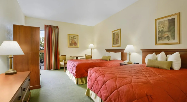 Magnuson Grand Hotel Maingate West, Rezerwuj Hotel Hotele w Kissimmee z parkingiem, Parking