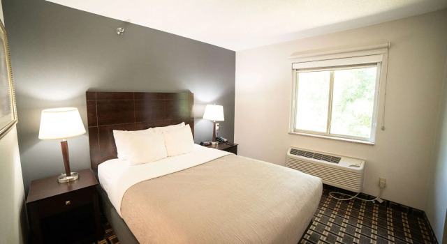 Двухместный люкс Quality Inn & Suites Watertown near Prairie Lakes Ice Arena