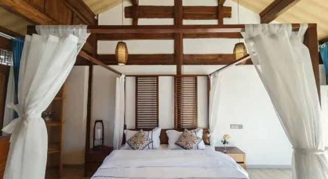 Семейный люкс с видом на озеро Shaxi Crescent Lake Homestay