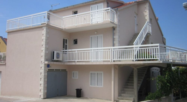 Apartments and Room Dar, Забронировать Апартаменты/квартира Хвар Остров Хвар, рядом с Частный Пляж «Си Ю Румс»