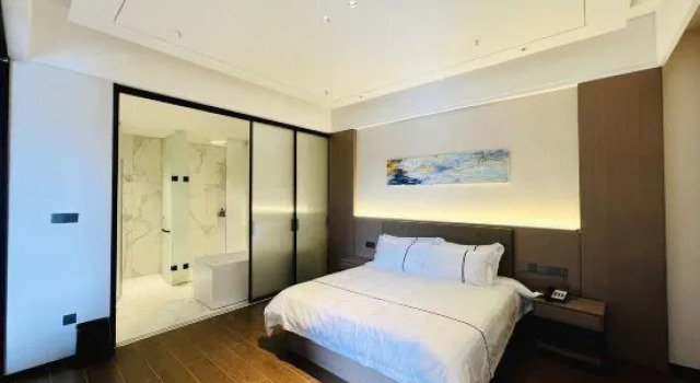 Люкс Deluxe Oriental Holiday Hotel (Zhengzhou Chengdong Road Wenmiao Metro Station)