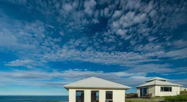 Saltwater - Absolute Oceanfront, Hot Tubs, Sauna, Fire Pits, Prenota Hotel Falmouth Tasmania