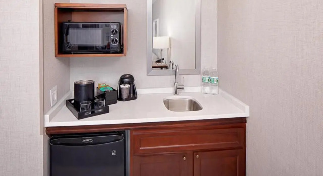 Четырёхместный люкс с 2 комнатами Embassy Suites by Hilton Boston Marlborough