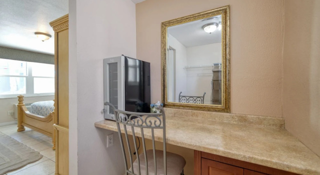 Четырёхместный номер Standard Camelot Beach Suites