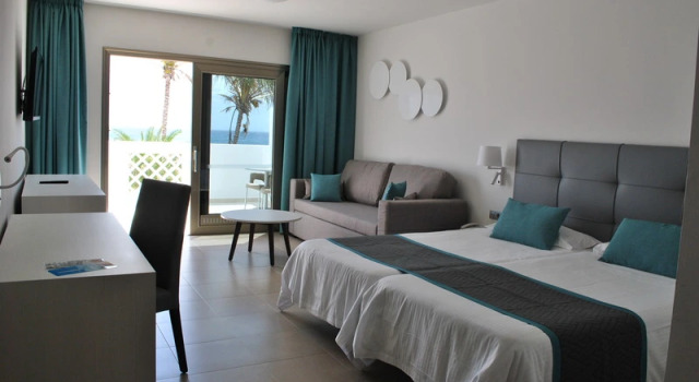 Двухместный номер Standard с балконом и с видом на море Hotel Las Costas