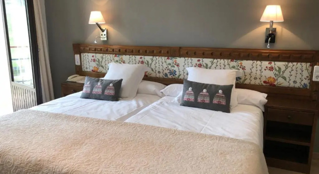 Hotel Edelweiss Candanchú, Забронировать Отель Отели Канданчу с парковкой, рядом с Puente, Парковка