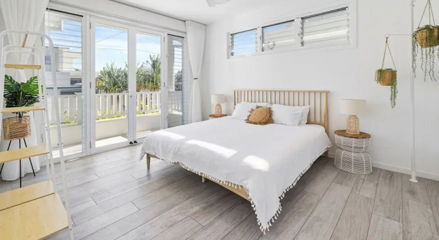 Коттедж с 4 комнатами рядом с пляжем Beach Home in Burleigh Waters