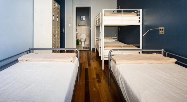 Q4 Hotel & Hostel