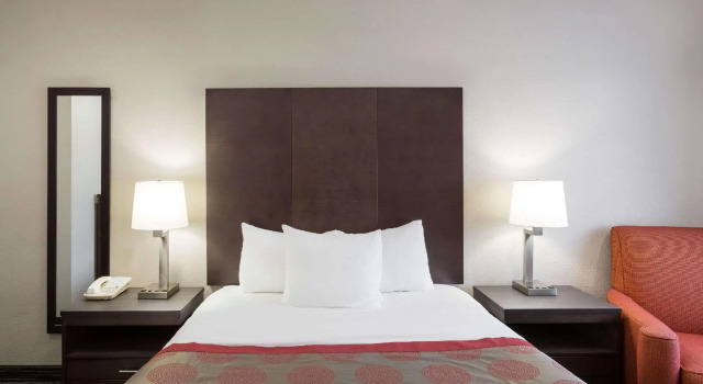 Двухместный номер Standard Ramada by Wyndham Monterey