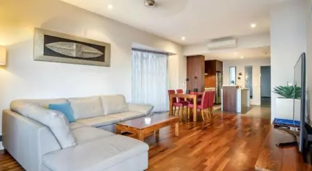 Oscars View - Airlie Beach, Забронировать Отель Отели Эрли-Бич с парковкой, рядом с Рынок пляжа Эйрли, Парковка