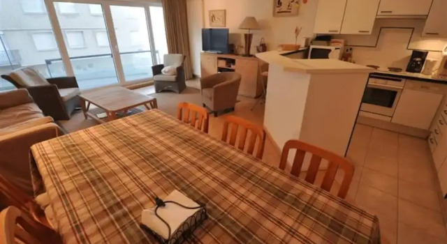 Apartment in Duinbergen With Side Sea View, Prenota Appartamento Hotel a Fiandre Occidentali con parcheggio, Parcheggio