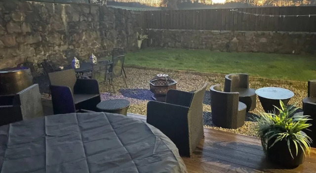 Коттедж 3 Bed Cottage -Sleeps 5-Pets-HotTub-Bar-Smoking